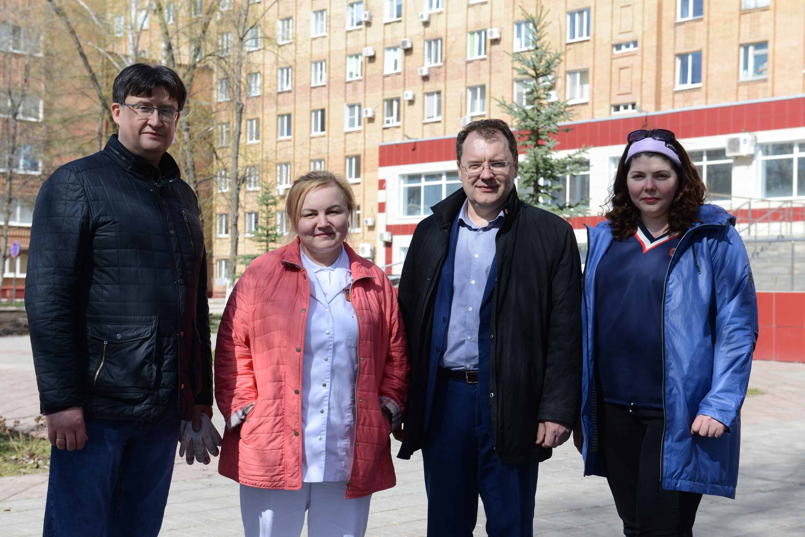 Врачи в гражданской одежде
